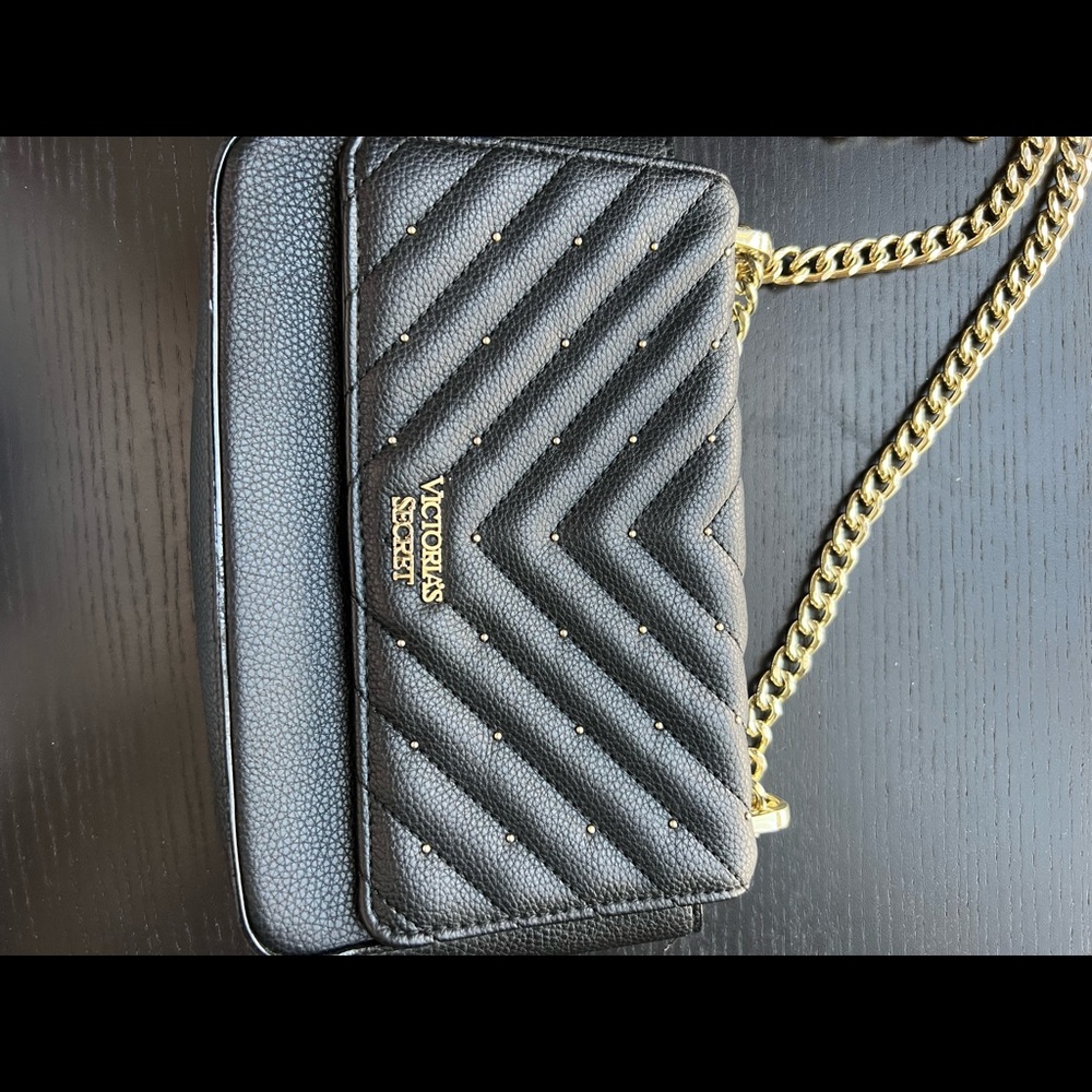 Black VS Purse with gold chain - Picture 7 of 7